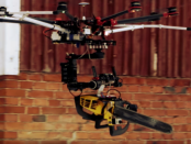 „Drohne mit der Kettensäge“