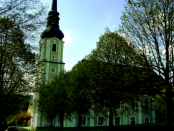 Cunewalde: „2632 Sitzplätzen und 3 Emporen ist sie die größte Dorfkirche Deutschlands“