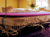 Schwebendes Bett – Hamaca.Design: „Poseidon wiegt Sie sanft in den Schlaf“
