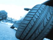 "Im Unterschied zu konventionellen Reifen wird ein nicht-pneumatischer in seinem Innern nicht mit Luft befüllt"