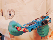 „Tragbaren Bioprinter lassen sich tiefe Wunden bedecken und reparieren“